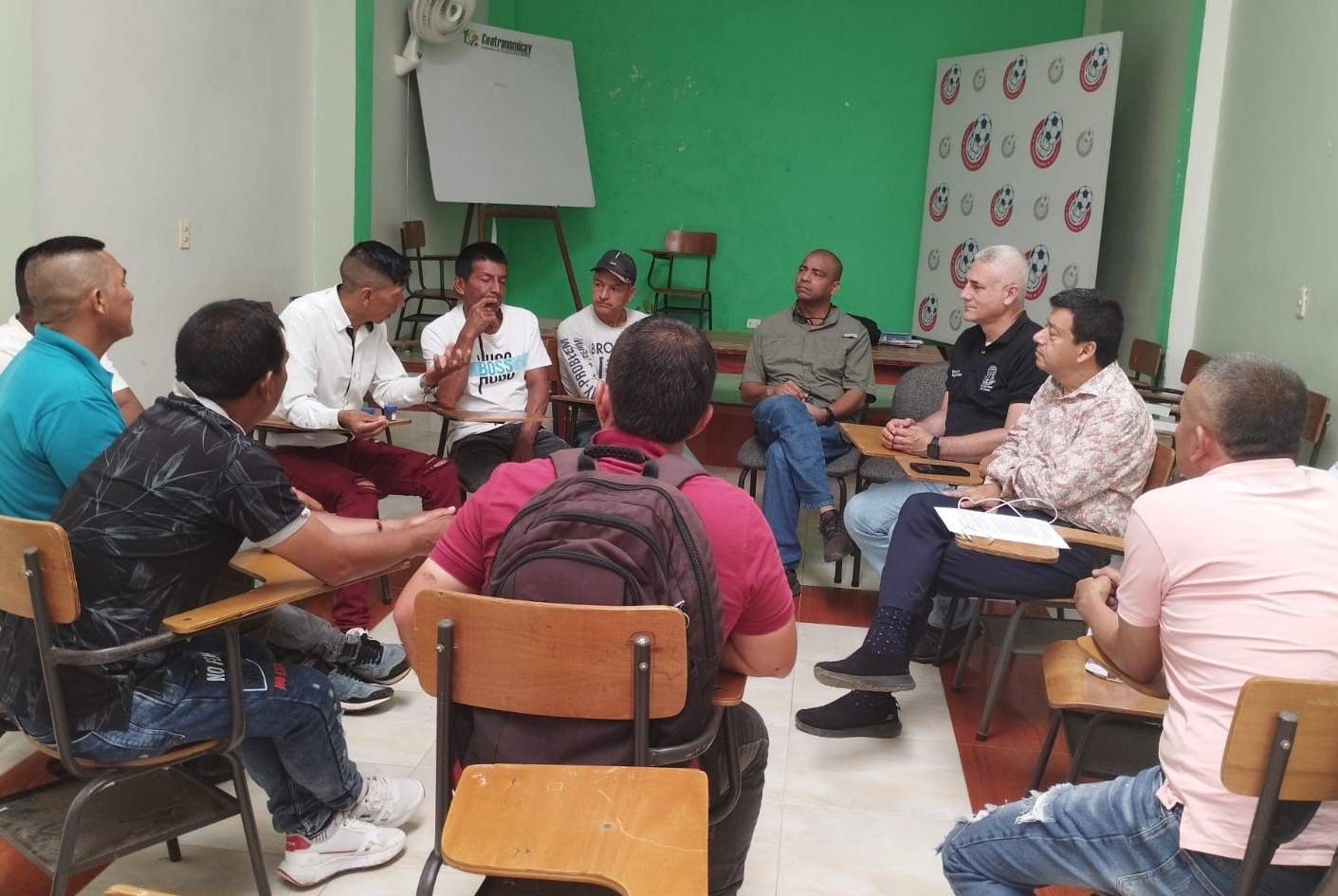 Imagen de grupo reunido en Universidades Bicentenarias lideran importante alianza para investigar efectos del glifosato en la salud4