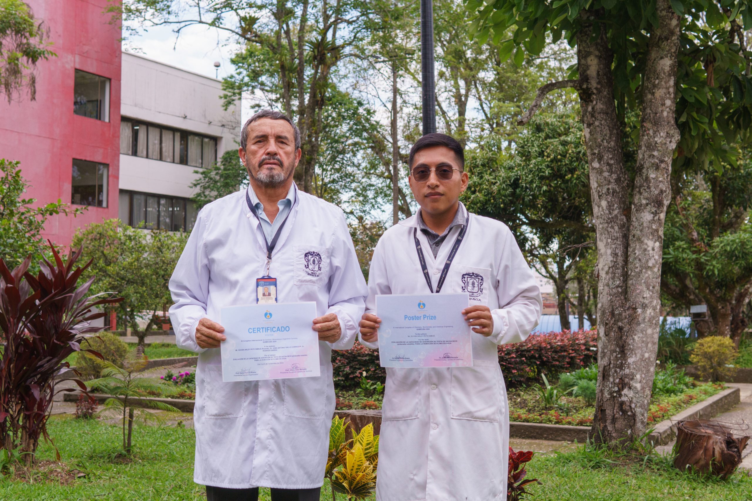 Imagen de profesor José Antonio Gallo y el estudiante Duvan Arley Pete Embus